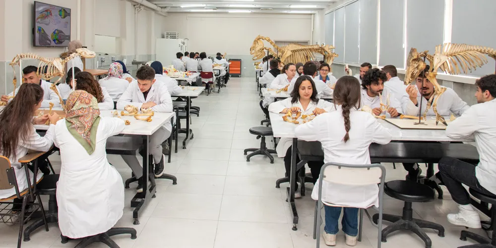 S.Ü. Veteriner Fakültesi’ne  yeni derslik ve laboratuarlar