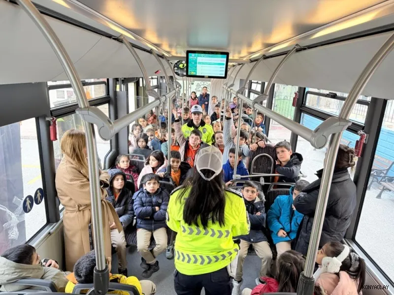 Nezaket otobüsünde öğrencilere trafik kültürü aşılanıyor
