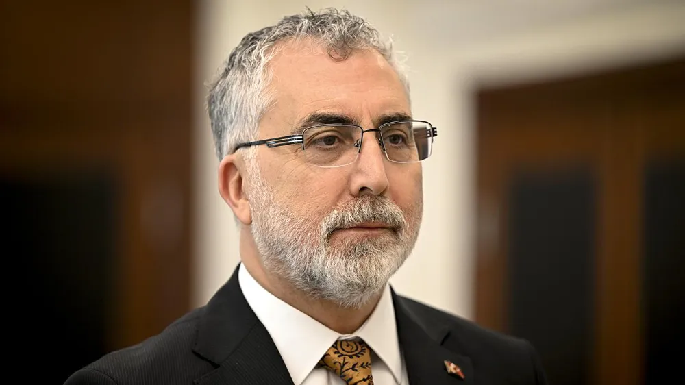 Bakan Işıkhan