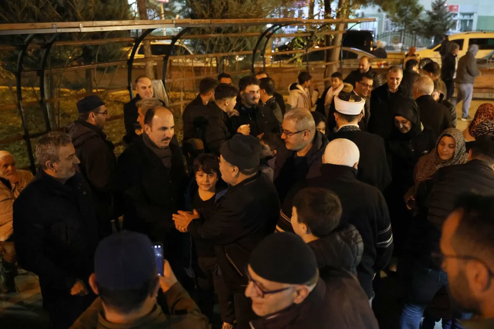 Başkan Altay İftar Öncesi ve Teravih Sonrası Konyalılarla Bir Araya Geldi!
