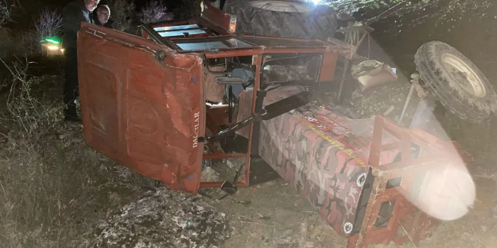 Devrilen traktörün altında kalarak can verdi