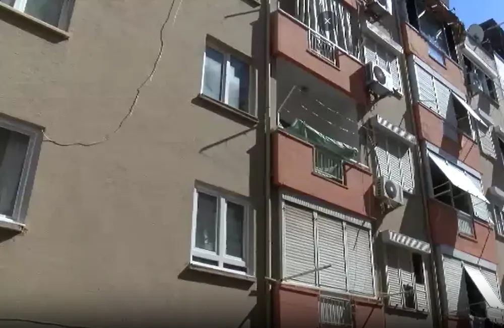 Evinin Balkonunda Ölü Halde Bulundu!