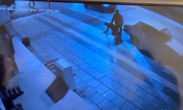 Kız Meselesinde Kan Aktı! Genç Adam Boynundan Bıçaklandı...