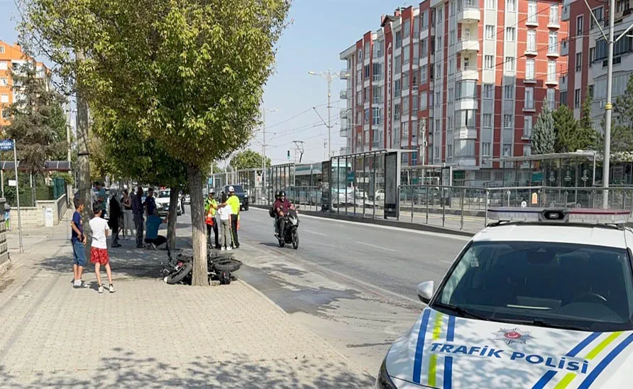 Motosiklet sürücüsü hem kendisinin hem de bisiklet sürücüsünün hayatına maloldu